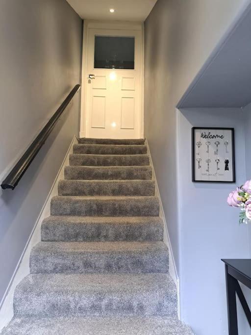 Glasgow Apartment Close To The Airport 렌프루 외부 사진